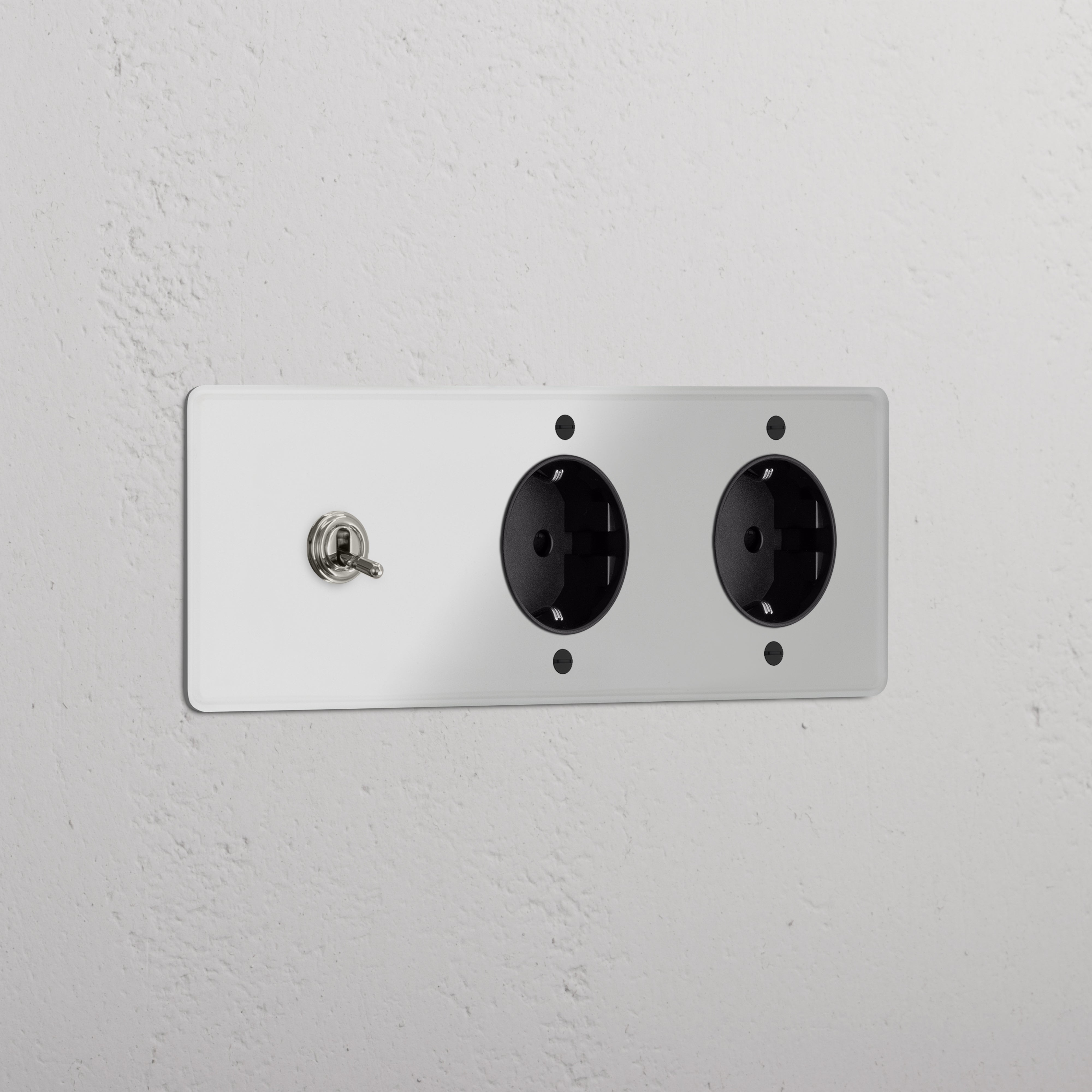 Tuimelschakelaar & 2x Rond Schuko Type F Stopcontact (Drievoudige Afdekplaat) - Doorzichtig Gepolijst Nikkel (Zwart Inzetstuk)