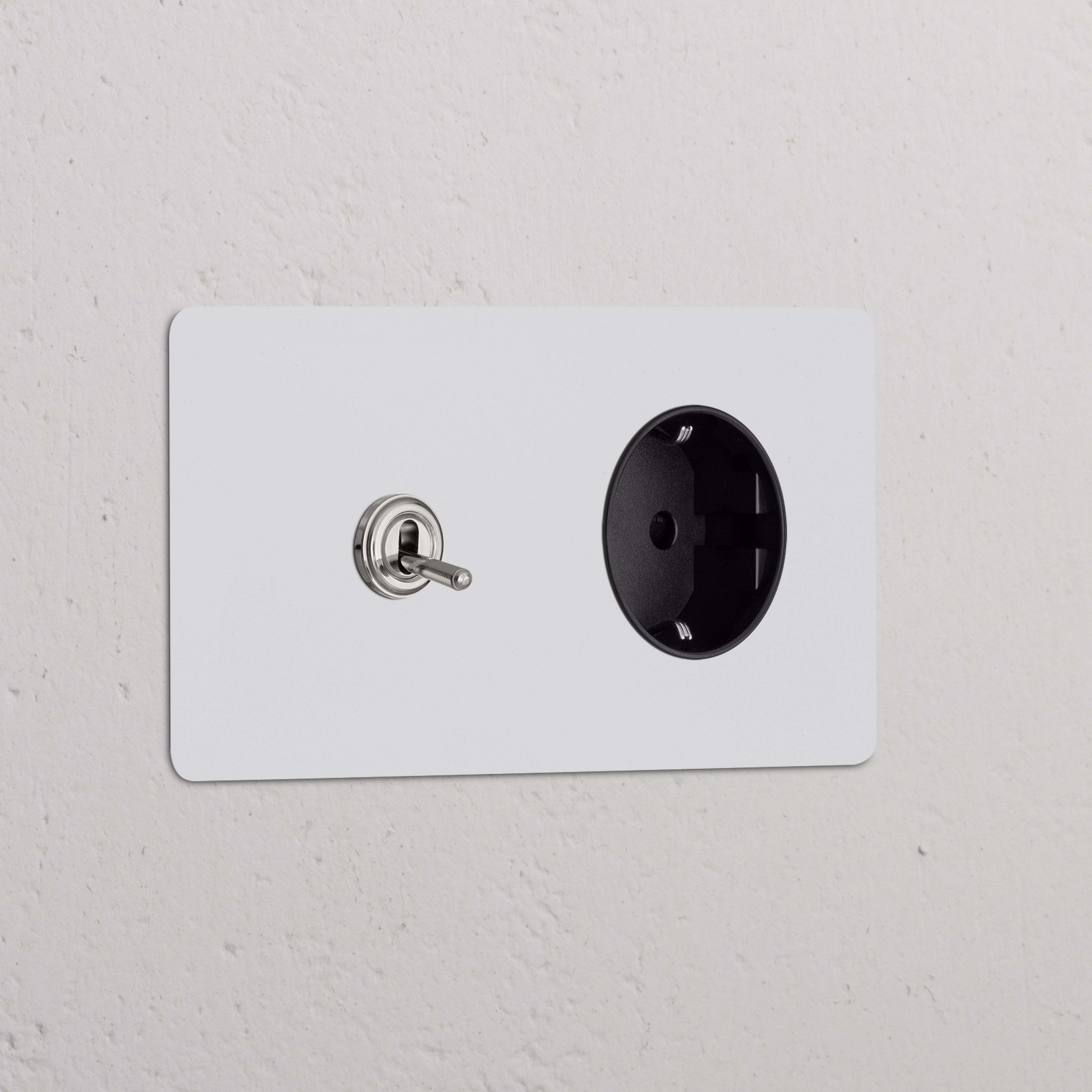 Tuimelschakelaar & Rond Schuko Type F stopcontact (dubbele afdekplaat), beschilderbaar gepolijst nikkel zwart.