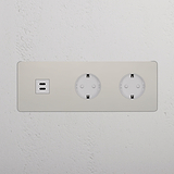 USB-C 30W Voedingsmodule & 2x Schuko Type F stopcontacten op drievoudige plaat, gepolijst nikkel met witte inzet.