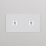 Beschilderbare witte dubbele stopcontacten met 2x USB-C 30W voedingsmodule voor meerdere apparaten opladen.