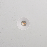 Buxton Brandwerende Vaste Inbouwspot 35mm - Wit, gemonteerd op een wit plafond.