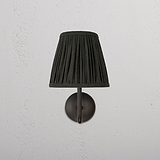 Malvern Medium Wandlamp in Diepgroen vooraanzicht