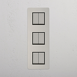 Super Capacity Vertical Light Control : Gepolijst Nikkel zwart Drievoudige 6x verticale tuimelschakelaar op witte achtergrond