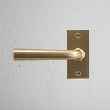 Apsley Korte Plaat Geveerde Deurklink - Antiek Messing