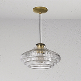 Brookfield Medium Hanglamp Geribbeld Glas met geribbeld glas en antieke messing accenten aan een zwart koord.