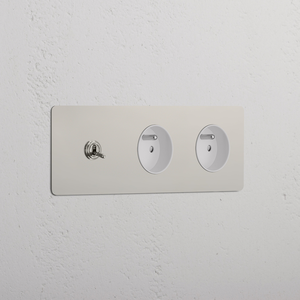 Tuimelschakelaar & 2x Rond Belgisch Type E Stopcontact (Drievoudige Afdekplaat) - Gepolijst Nikkel (Wit Inzetstuk)