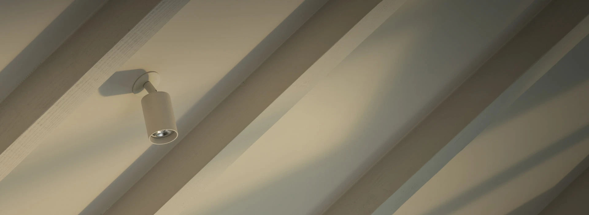 Superbe Plafonniers de Surface Corston en laiton ancien