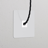 Sortie de Câble (Plaque Simple) - Peignable Blanc, une sortie de câble blanche sur un panneau à peindre.