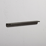 Poignée de Tirage Oxford en bronze 224mm, taille moyenne, parfaite pour rehausser une armoire ou un tiroir.