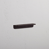 Poignée de tirage en bronze Oxford 128 mm pour armoires, convient comme petites poignées de tirage sur un décor élégant.
