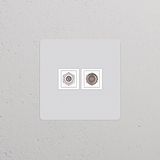Prise Satellite & TV (Plaque Simple) - Peignable Blanc avec deux connecteurs coaxiaux pour connexions simples satellite et TV.