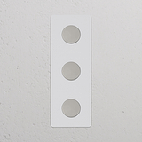 Vertikaler Dreifachrahmen mit 3x Dimmschalter; lackierbares + poliertes Nickel für ein modernes Raumdesign.