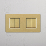 Doppelter Wippschalter mit vier Wippen – Antikes Messing + Weiß – auf weißem Hintergrund