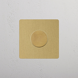 Einfachrahmen mit Mehrpunkt-Dimmerschalter in antikem Messing und weißem Wand, eleganter Lichtschalter.