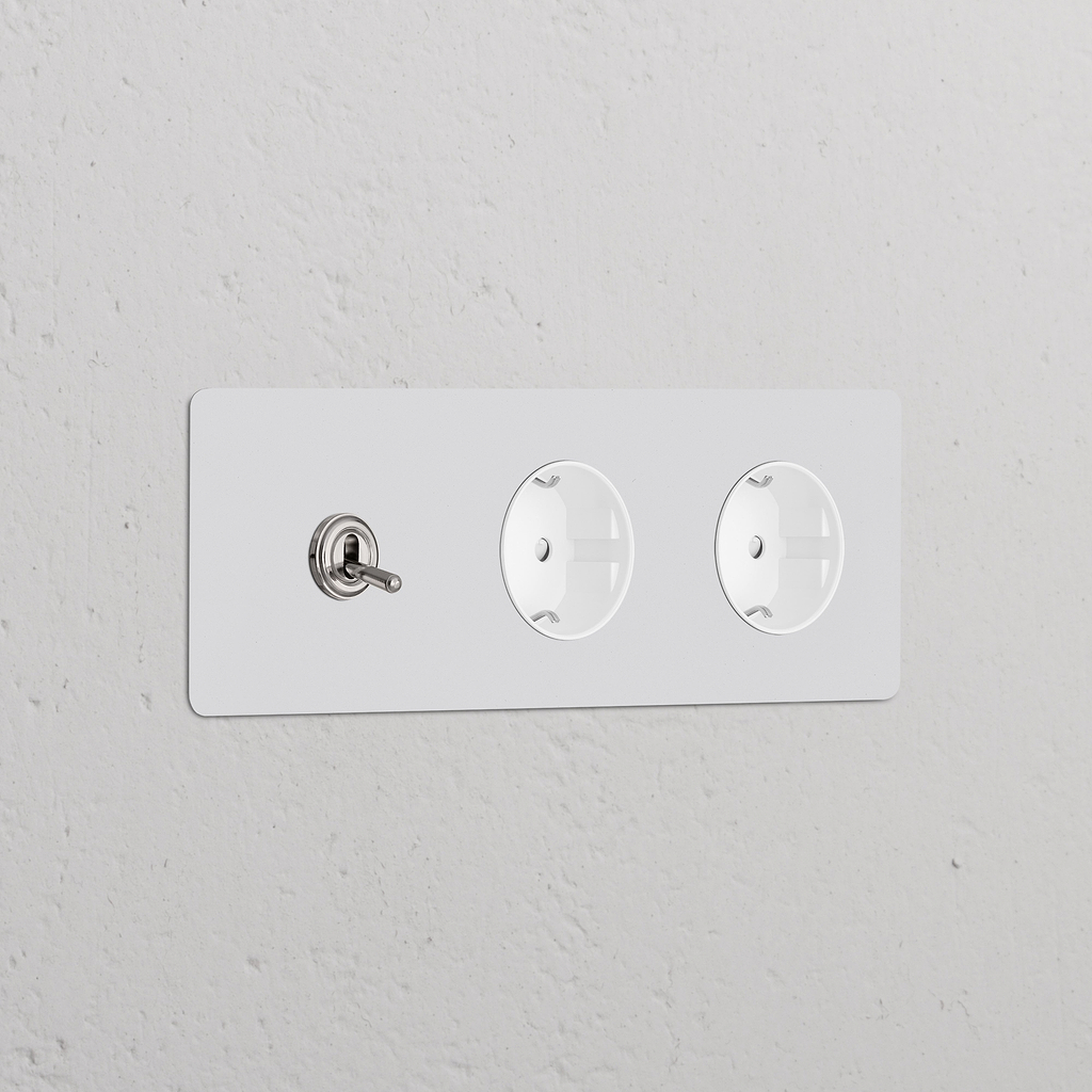 Dreifachrahmen mit Kipphebelschalter, 2x Schuko Typ F Steckdosen, lackierbar, poliertes Nickel + Weiß.