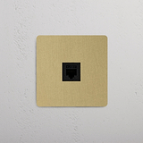 RJ45-Anschluss 1x in Einfachrahmen – Antikes Messing + Schwarz – auf weißem Hintergrund