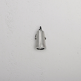 Cambridge Wandstrahler 24V Outdoorstrahler in poliertem Nickel, an weiÃƒÅ¸er AuÃƒÅ¸enwand montiert.