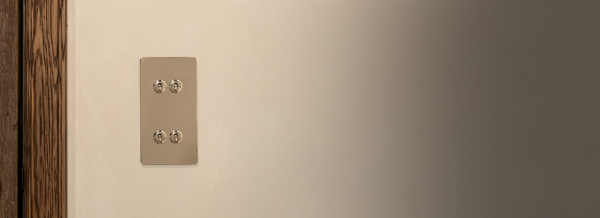 Interruptores de palanca en níquel pulido estilo moderno clásico