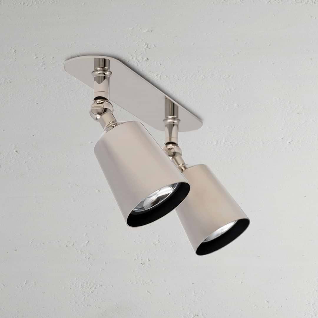 Lámpara de techo doble en níquel pulido sobre fondo blanco