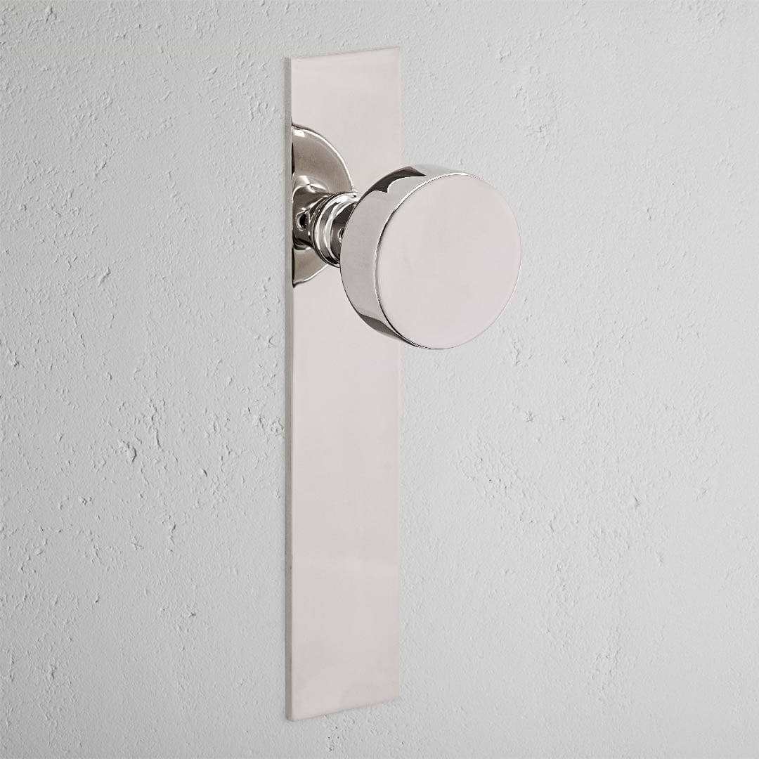 Pomo para puertas Onslow con placa larga (con muelle) - Níquel pulido