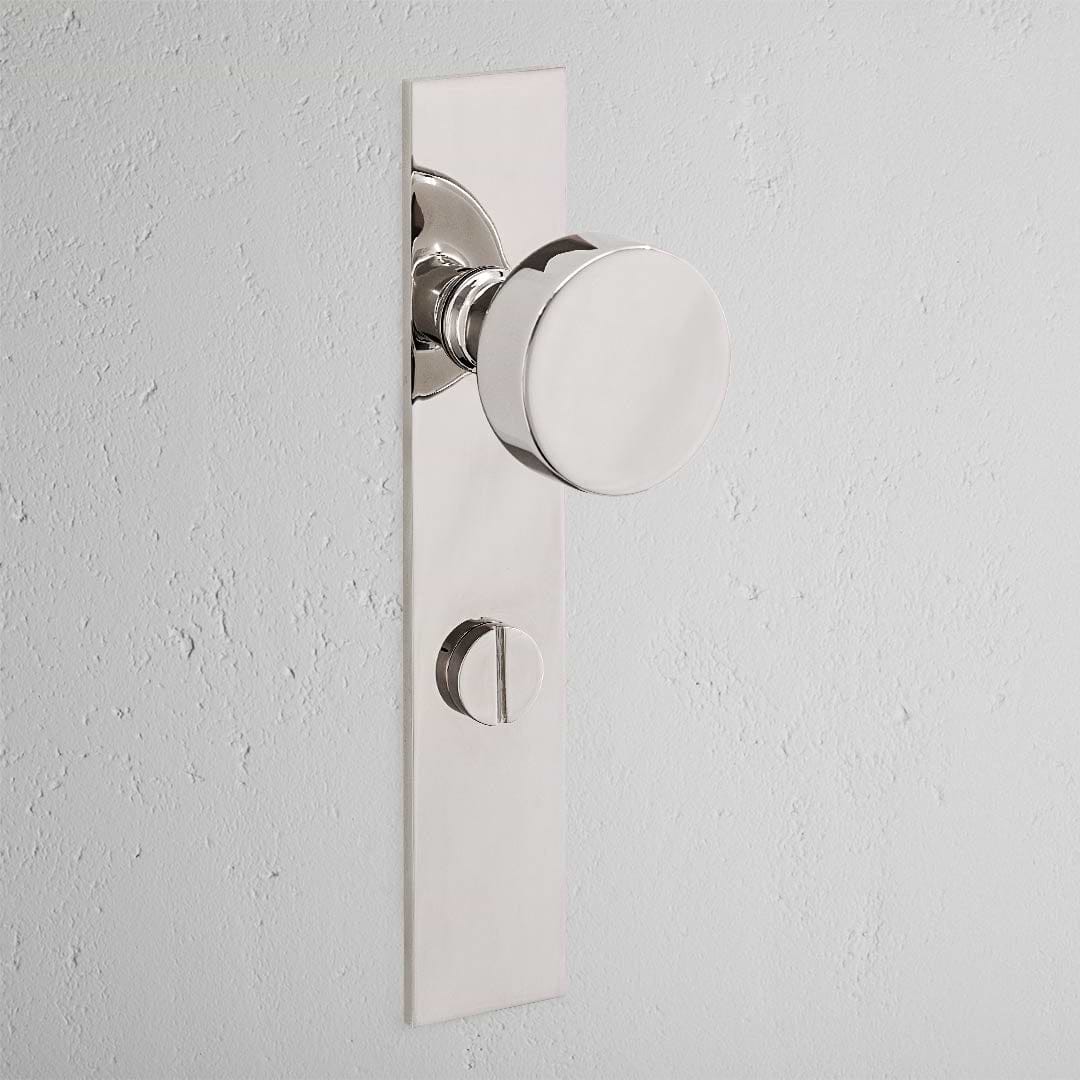 Pomo para puertas Onslow con placa larga (con muelle) y condena - Níquel pulido