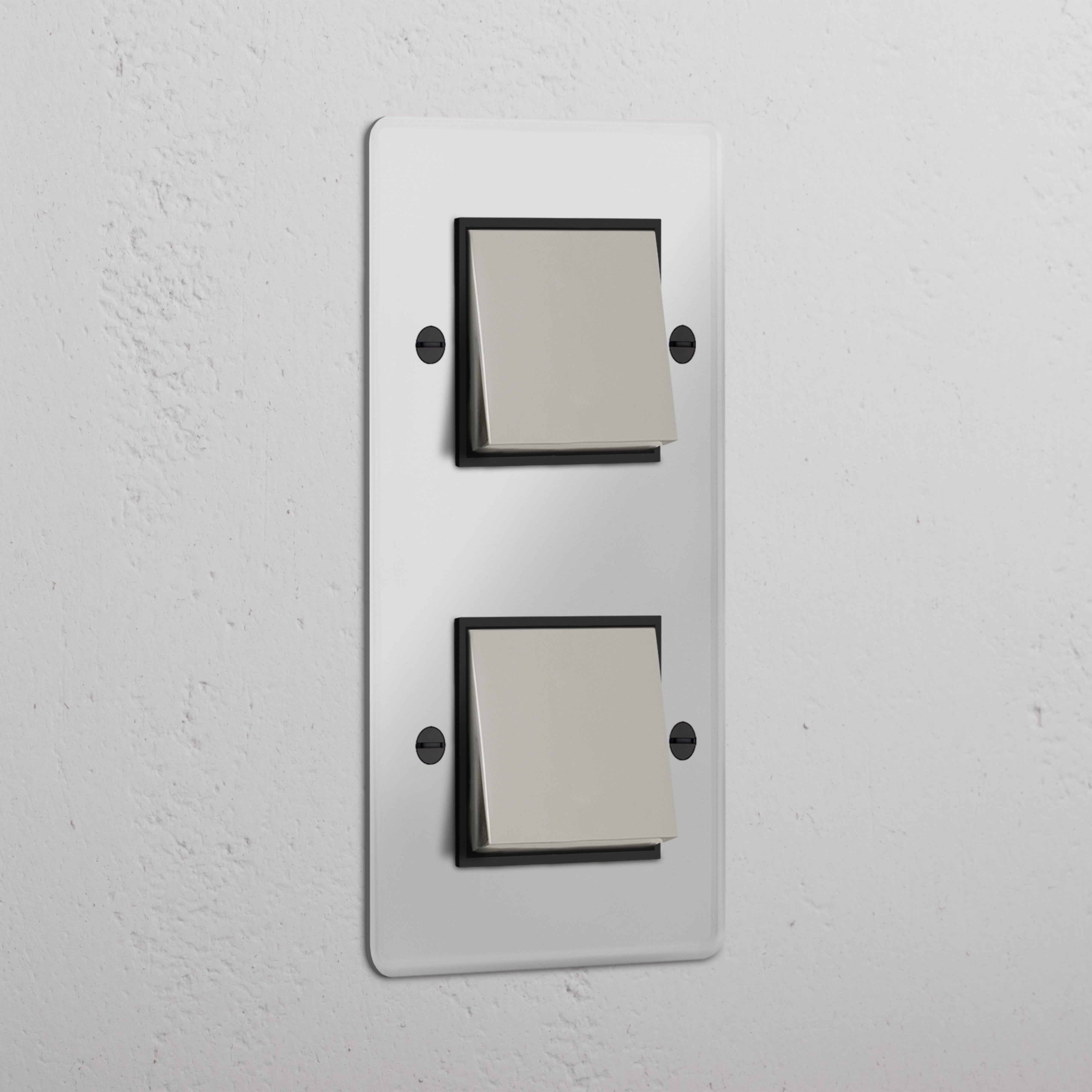 Interruptor doble de balancín en níquel pulido y traslúcido con negro en diseño vertical - Control moderno para luz