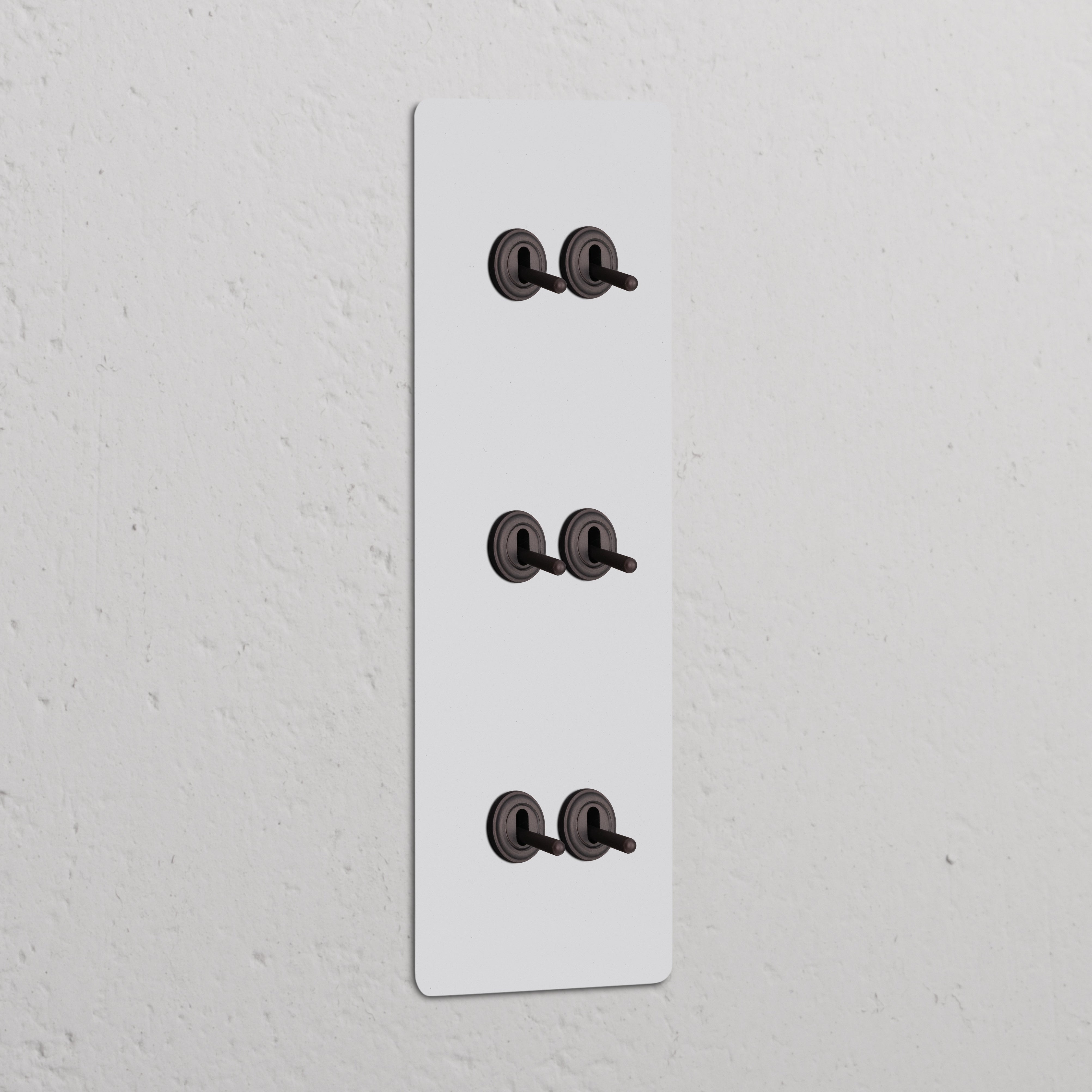 Panel vertical con seis interruptores de palanca en marco triple, pintable y acabado bronce.
