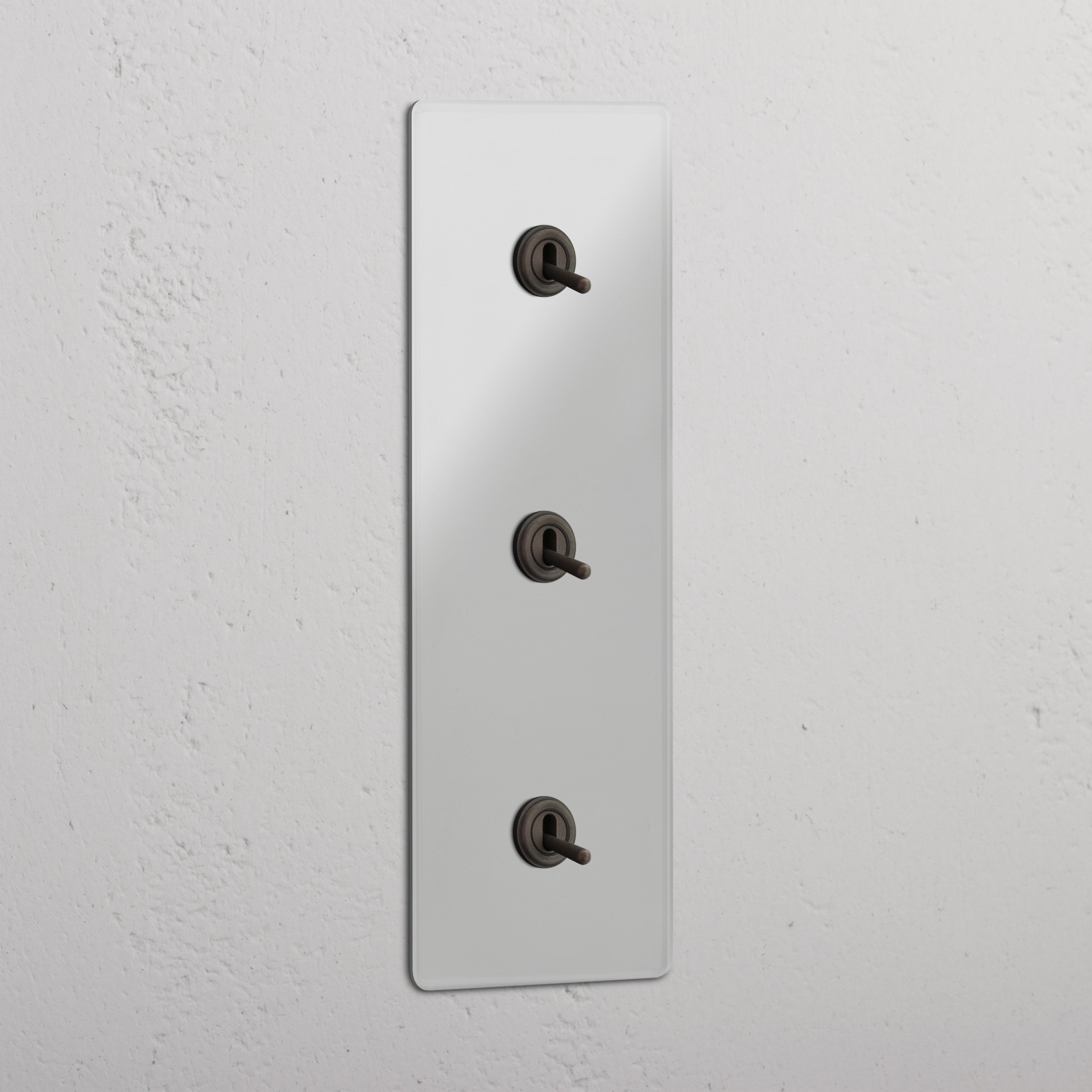 Interruptor triple de palanca en bronce y traslúcido con diseño vertical - Sistema de control de luces fácil de usar