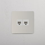 Accesorio doble para red: Módulo individual RJ45 x2 en níquel pulido y blanco sobre fondo blanco