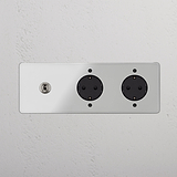 Panel de triple marco con interruptor de palanca y dos bases Schuko, diseño niquelado pulido y transparente (inserto negro).