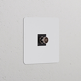 Prise TV (Plaque Simple) avec Insert Peignable Noir, un module simple noir pour les connexions de câbles TV.
