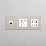 Modulo USB triplo da 30 W e 4x Bipasso in nichel bianco lucido da parete, che unisce utilità e stile moderno.