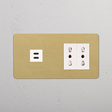 Modulo Doppio USB 30W e 2 prese Bipasso, finitura Ottone Antico Bianco, per ricarica e connettività efficienti.