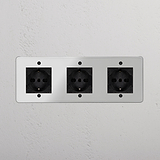 'Modulo Triplo 3x Schuko/Bipasso - Trasparente Nero', un'elegante presa tripla per le case moderne, che si adatta a qualsiasi arredamento.