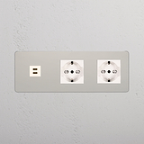 Pannello Nichel Lucido Bianco con prese USB da 30W e 2 prese Schuko/Bipasso, perfetto per ambienti moderni.