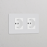 Modulo di alimentazione Schuko/Bipasso Doppio 2x in bianco pitturabile su parete strutturata.