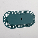 Perfil de remate de saída tripla de alta capacidade: Perfil para alvenaria tripla de 9 mm em fundo branco