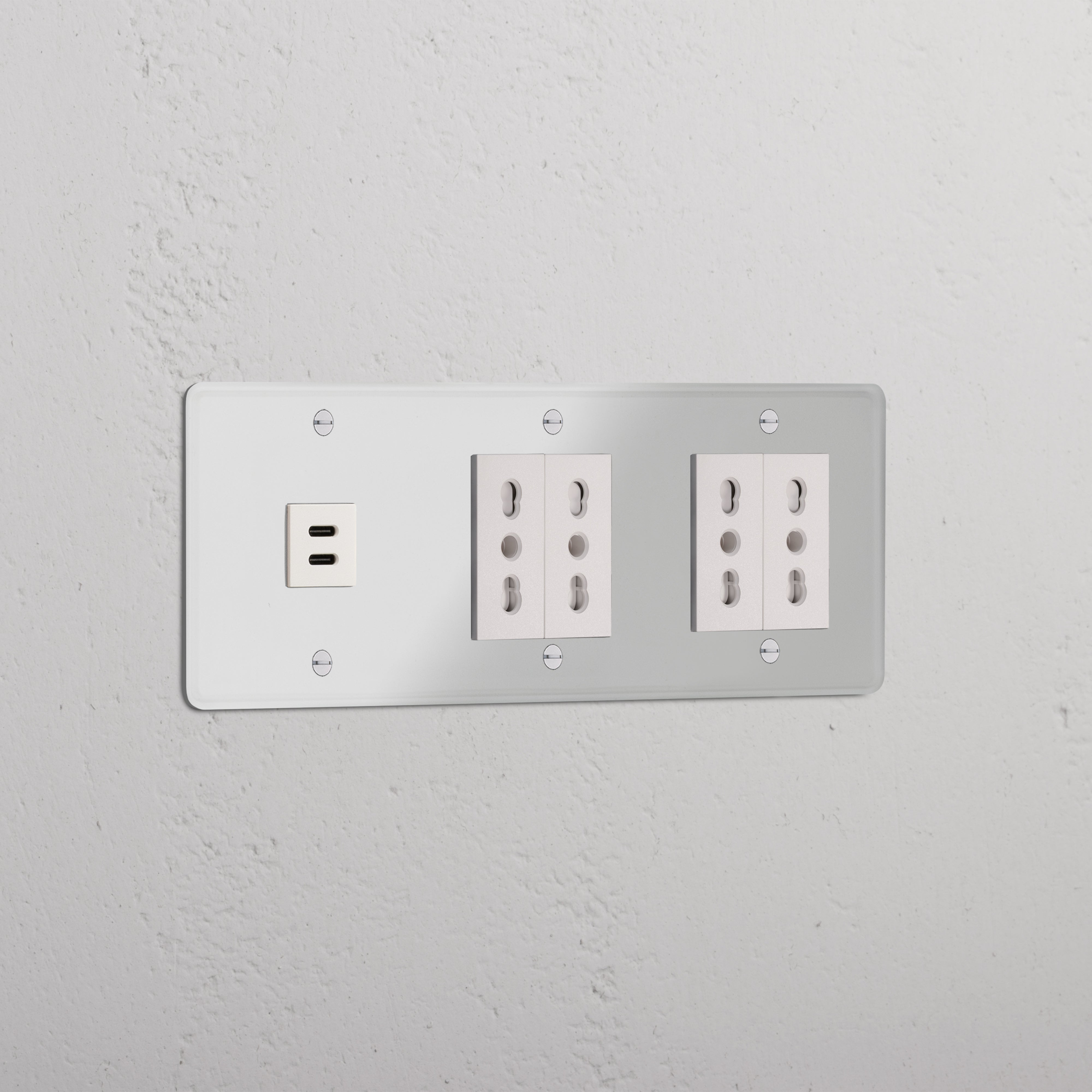 Triple USB 30W & 4x Bipasso Module in clear white for seamless power management with triple sockets.