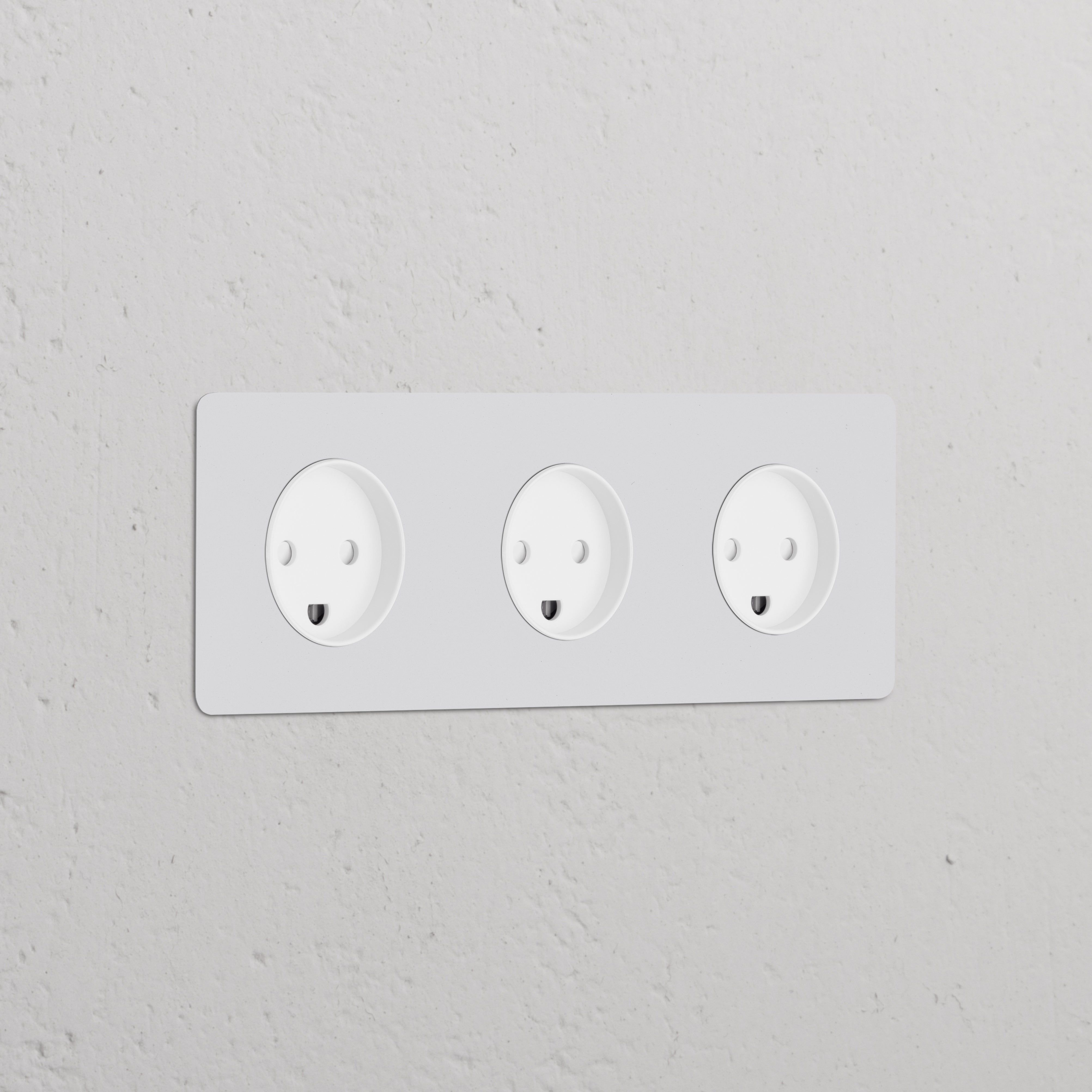 White 'Triple 3x Danish Type K' round power module. Paintable design for seamless integration into walls.