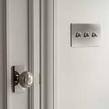 Poplar Short Plate Sprung Door Knob – Polished Nickel