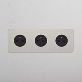 Prise de Courant Ronde Type E x3 (Plaque Triple) - Nickel Poli (Insert Noir)