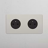Prise de Courant Ronde Type E x2 (Plaque Double) - Nickel Poli (Insert Noir)