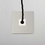 Sortie de Câble (Plaque Simple) en Nickel Poli avec insert blanc, conçue pour Prises sur Plaque Simple.