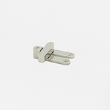 Fechadura de folha Níquel polido, modelo individual Belmont, para janelas guilhotina sobre fundo branco.