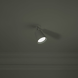 Projetor Pembroke 70 mm – Projetor pintável instalado em um teto escuro.
