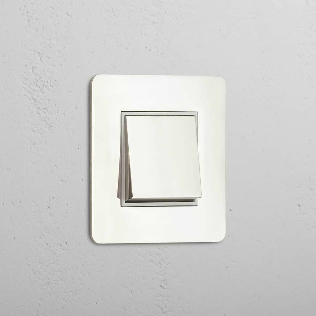 Interrutor de controlo de luz retrátil: Interruptor basculante individual (de pressão) em Níquel Polido Branco