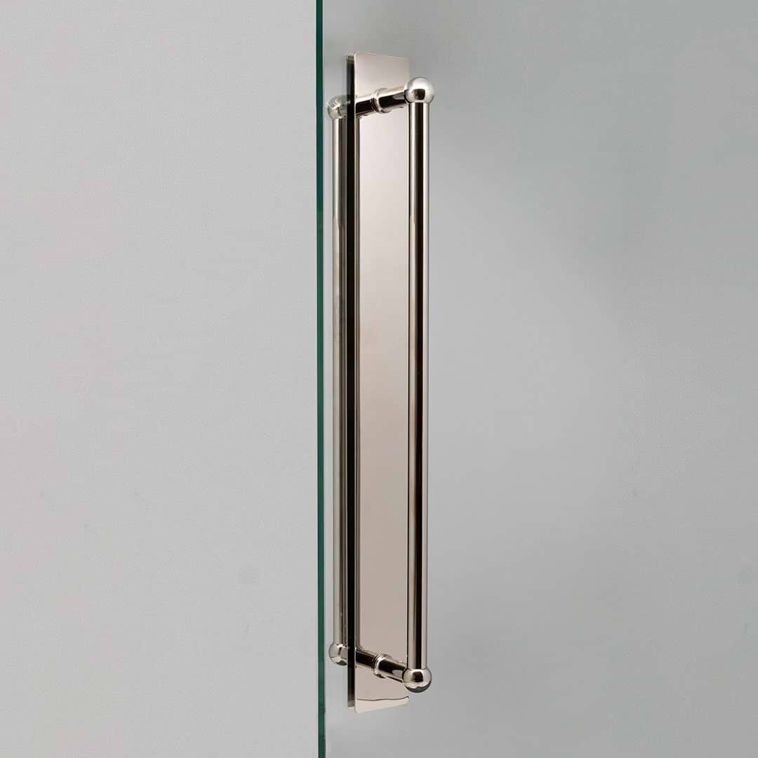 Puxador de porta duplo com espelho Harper Níquel Polido 50 cm em fundo branco