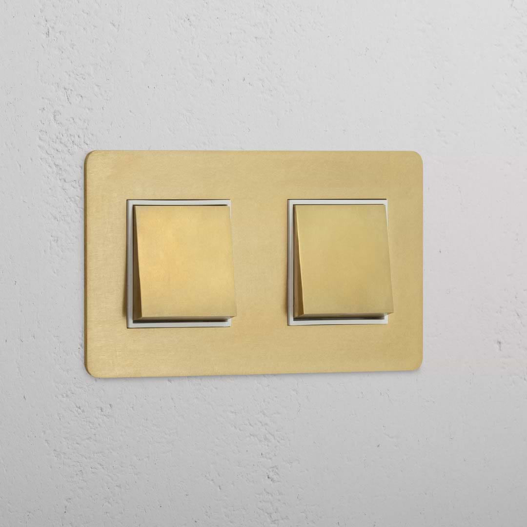 Interruptor basculante duplo em Latão Antigo Branco com duas posições - detalhe elegante