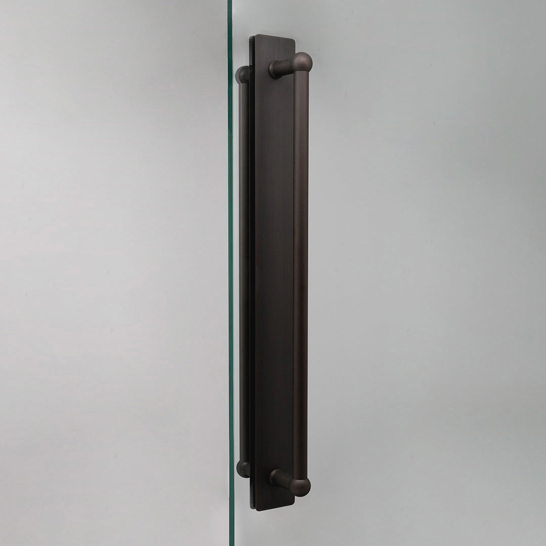 Puxador de porta duplo com espelho Harper Bronze 50 cm em fundo branco