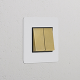 Interruptor basculante bidirecional em latão antigo, pintável de preto; modelo individual para uso exclusivo.